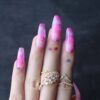 Faux Ongles Rose Rayures Noires | OnglesOnline
