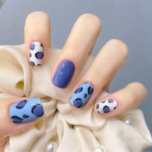 Faux Ongles Manucure – faux ongles carrés moyens bleu pervenche et motif léopard bleu | OnglesOnline