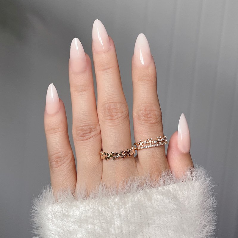 Faux Ongles Rose Pale – faux ongles longs en amande, dégradé rose pâle et blanc | OnglesOnline