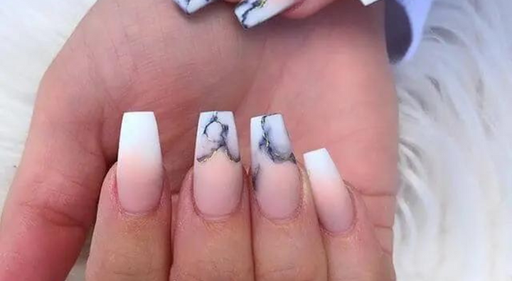 Idée d'Ongles Matifié avec Pointes marbrées