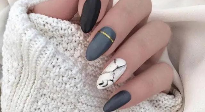 Idée d'Ongles Marbre Longs Gris Simples et Doux