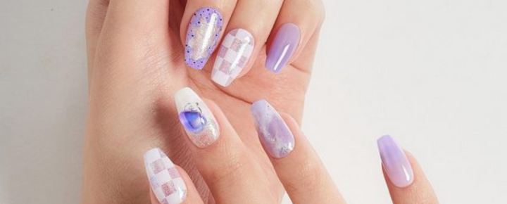 Idée d’Ongles Art Abstrait pour les Fêtes