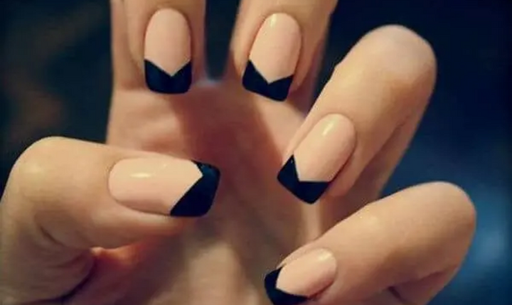 Ongles French Noir et Pêche