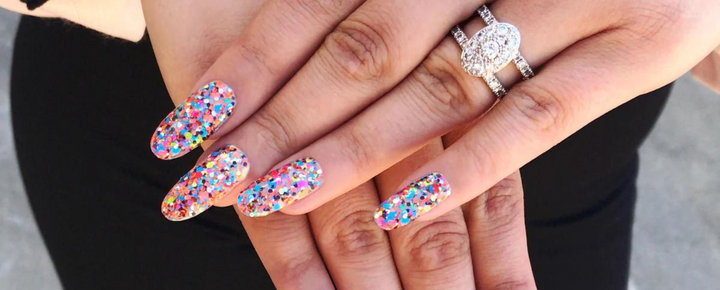 Idée d’Ongles Art Multicolore pour les Fêtes