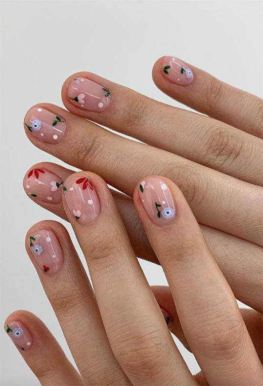 Nail Art Printanier à Petites Fleurs