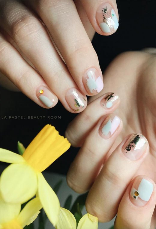Ongles de Printemps Bleus et Dorés