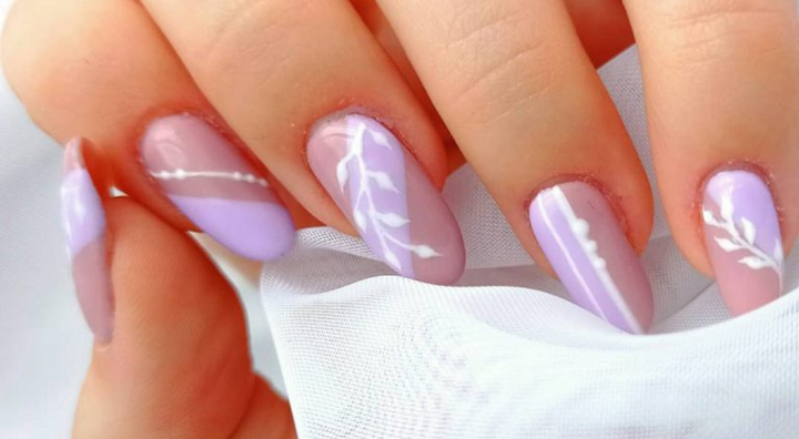 Idée d'Ongles Pastel Feuillage Violet