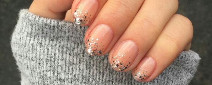 Idée d’Ongles Simples et Brillants pour les Fêtes