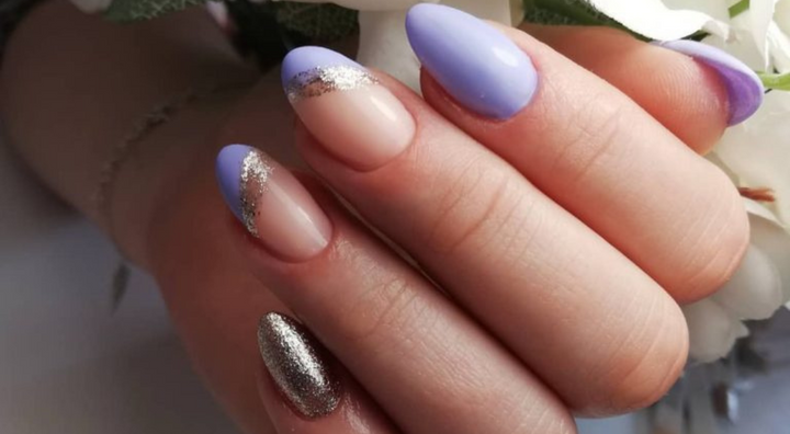 Idée d'Ongles Pastel Lilas et Or