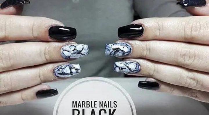 Idée d'Ongles Marbre Carré Foncé avec Marbrures