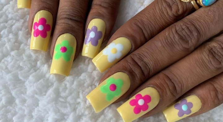 Idée d'Ongles Pastel Fleur Power