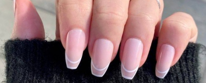 Idée d’Ongles Style French pour les Fêtes