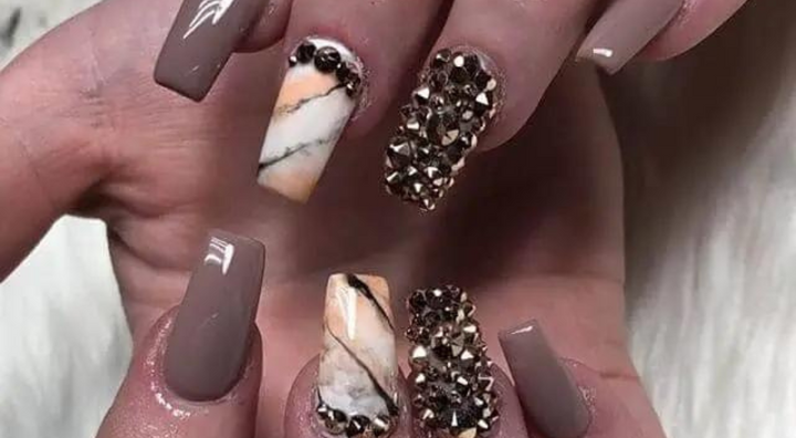 Idée d'Ongles Marbre à Rayures Tigrée