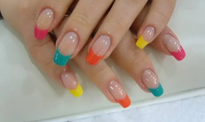 Ongles Couleurs Tropicales Audacieuses