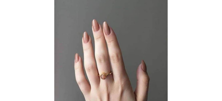 Ongles nudes ovales courts et naturels
