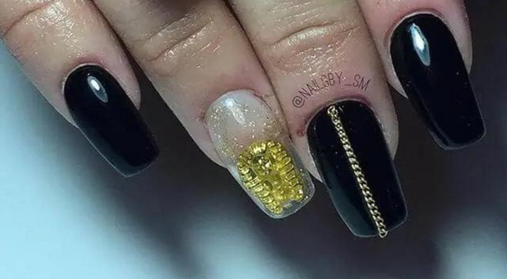 Idée d'Ongles Marbre Elégante et Brillante d'Inspiration Egyptienne