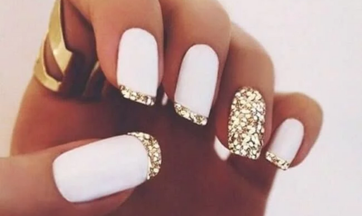 Ongles French avec Paillettes d'Or