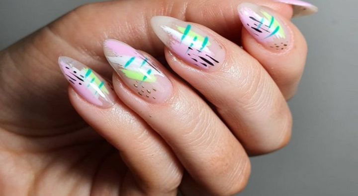 Idée d'Ongles Vernis Abstrait Inspiré du Printemps