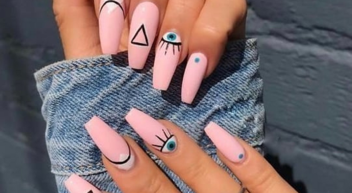 Idée d'Ongles Pastel œil Maléfique