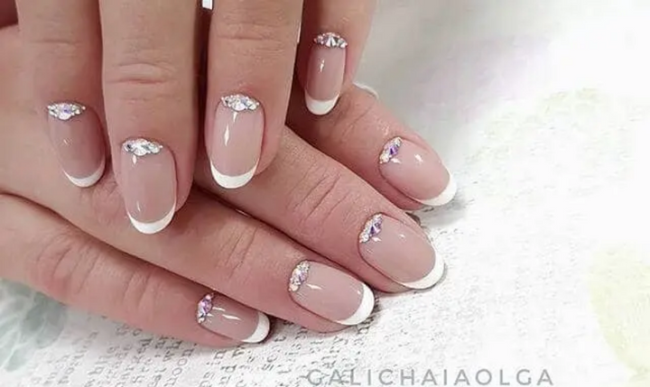 Manucure Ongles French Paillettes