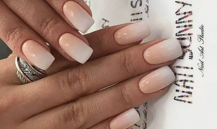 Ongles French Ombré Blanc et Pêche