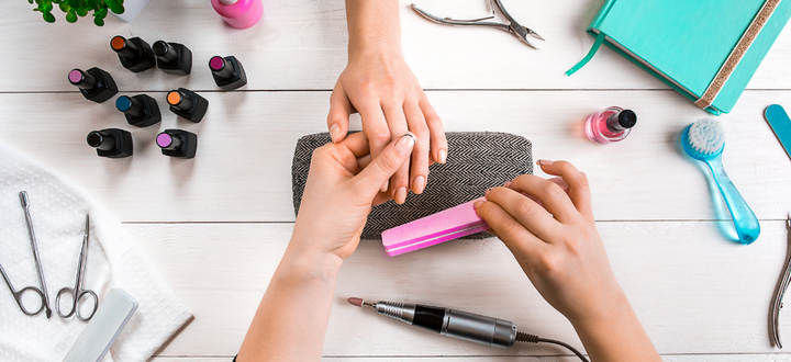 faux ongles de couleurs