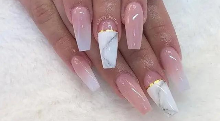 Idée d'Ongles Marbre Géométrique Brillant
