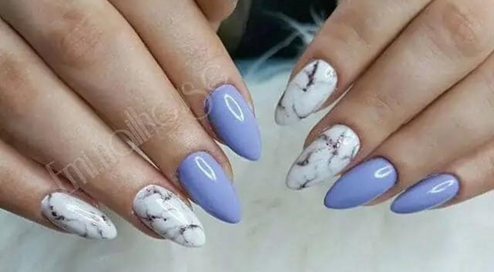 Idée d'Ongles Marbre Bleu Oeuf de Mer Poussiéreux