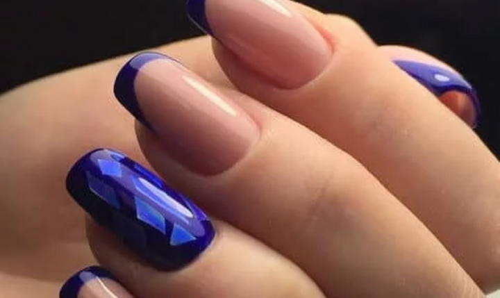 Ongles French Bleu Elégant