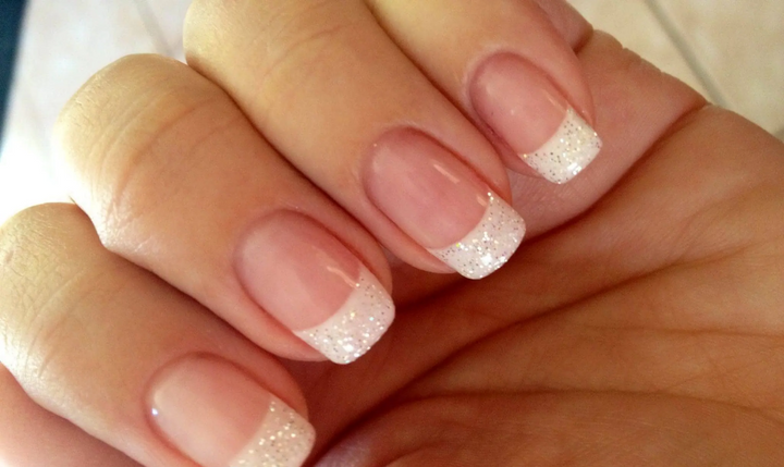 Ongles avec de Jolies Paillettes Argentées