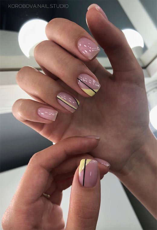 Ongles de printemps totalement Nude