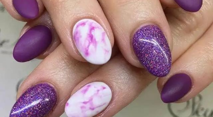 Idée d'Ongles Marbre Glamours et Scintillants
