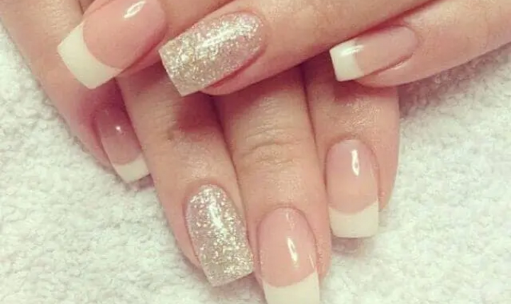 Ongles French Paillettes Scintillantes