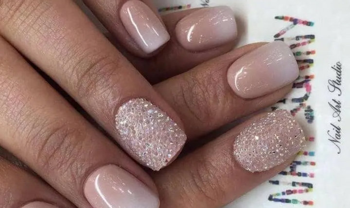 Ongles French Originaux Rose Nacré et Blanc