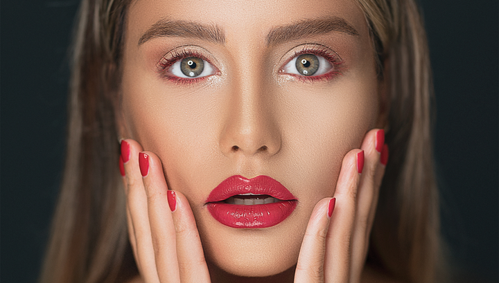 Enlever la colle des faux ongles sur les doigts