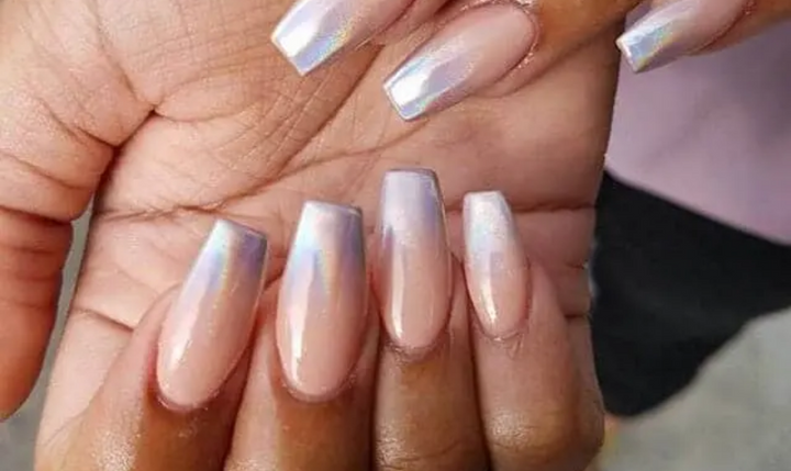 Ongles French Roses et Irisés