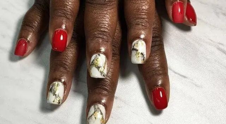 Idée d'Ongles Marbre en Métal Mélangé et en Marbre