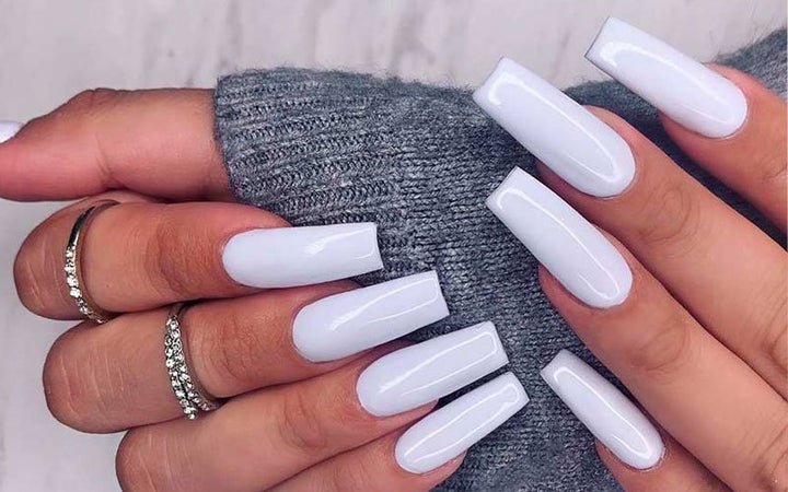 Style et habits avec faux ongles