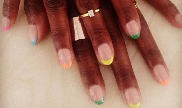 Ongles French Arc-en-ciel
