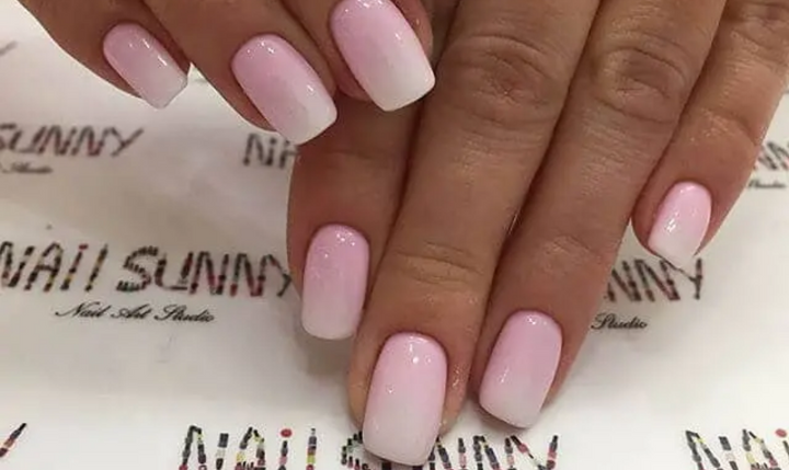 Ongles French Fantastiques Motif Rose et Blanc