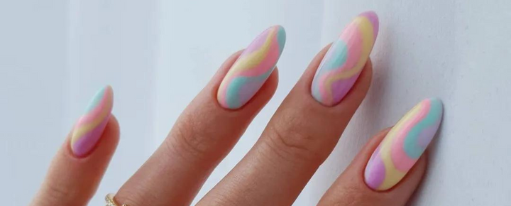  Idées d'Ongles Colorées pour les Fêtes