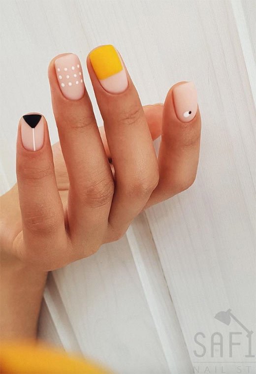 Nail Art Géométrique de Printemps