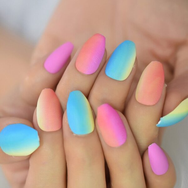 Faux ongles amande moyens multicolores Faux Ongles Forme Amande | OnglesOnline